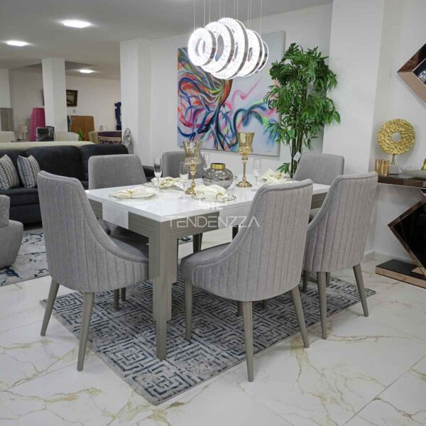 Comedor de 6 puestos en madera, mesa de 1.60 metros de largo X 90 cms de ancho. Seis sillas tapizadas en tela color gris. Las patas de la mesa y las patas de la sillas están pintadas en Poliuretano color gris, y la tapa de la mesa en imitación mármol