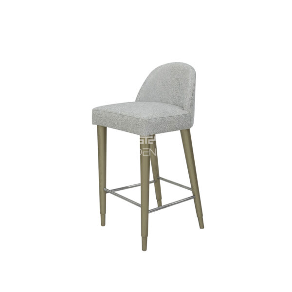 Silla de barra para cocina, con patas en madera pintadas en color dorado y tapizado en sintético de alta calidad color gris claro. Fábrica de sillas de barra en Bucaramanga